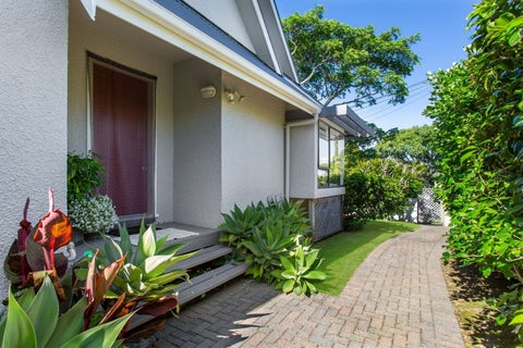 1C Blackett Crescent, Meadowbank, Auckland