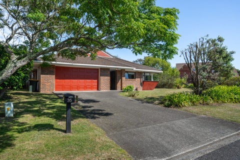 35 Chilton Drive, Paraparaumu