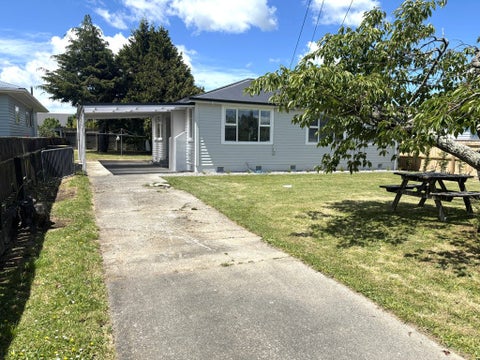238 High Street South, Carterton
