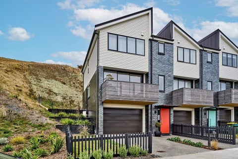 33 Holystone Road, Whitby, Porirua