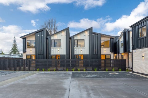 2/9 Blanes Road, Weymouth, Auckland