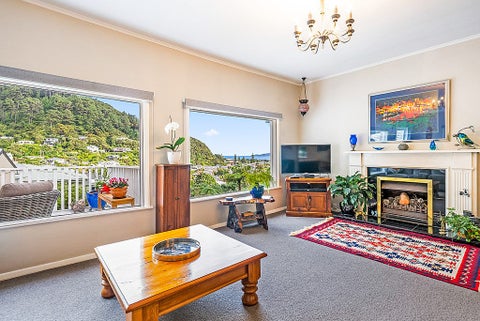 11 Russo Terrace, Eastbourne, Lower Hutt