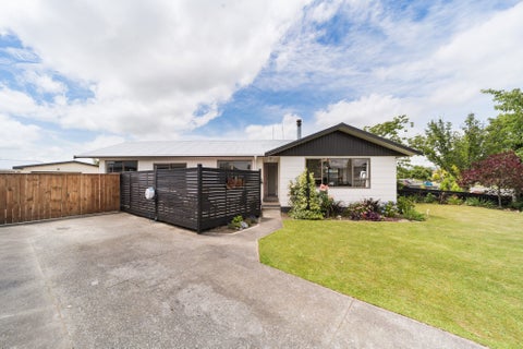 27 Hillcrest Drive, Kelvin Grove, Palmerston North