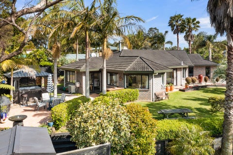 184 Cliff View Drive, Green Bay, Auckland