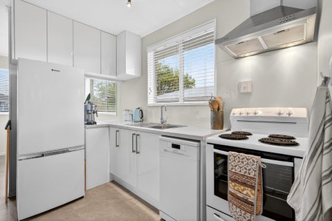 1/15 Pencarrow Crescent, Wainuiomata, Lower Hutt