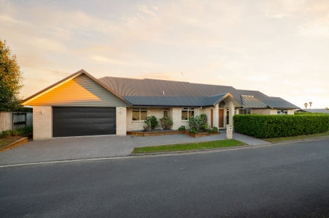 136 Saint James Drive, Huntington, Hamilton