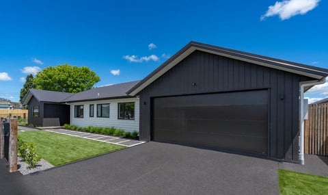 1 Au1 Heather Place, MELVILLE, HAMILTON