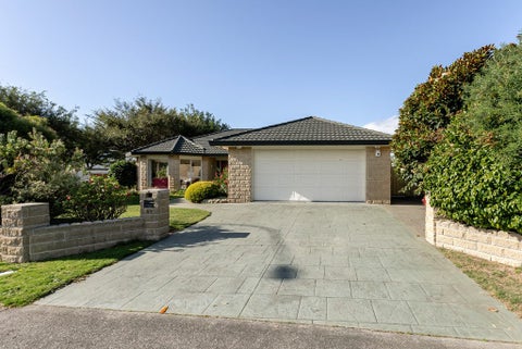 63 Guildford Drive, Paraparaumu