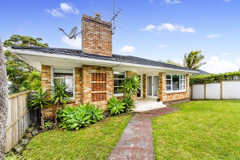 1/70 Bradbury Road, Highland Park, Auckland