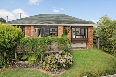 1/247 East Coast Road, Mairangi Bay, Auckland
