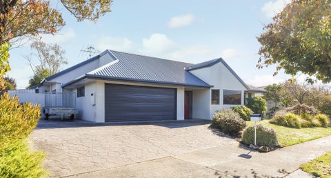 7 Maple Crescent, Richmond