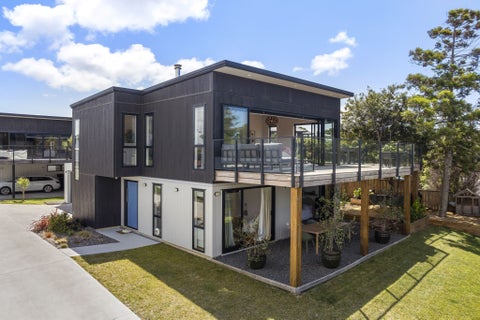19 Silverton Avenue, Wai o Taiki Bay, Auckland