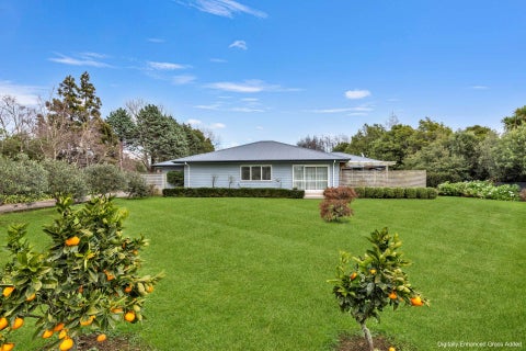1098 Queen Street East, Levin, Levin