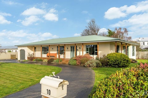10 Tait Crescent, Featherston