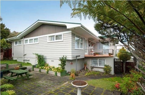 17 Chelsea View Drive, Chatswood, Auckland