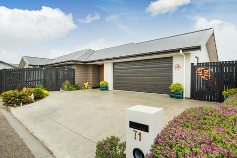 71 Johnstone Drive, Fitzherbert, Palmerston North