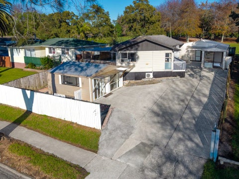 12 Sandrine Avenue, Clover Park, Auckland