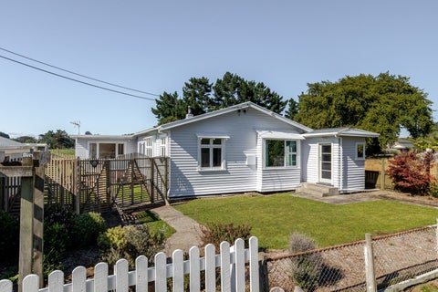 12 Mara Street, Mangatainoka, Pahiatua