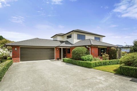 189 Woodman Drive, Tawa, Wellington