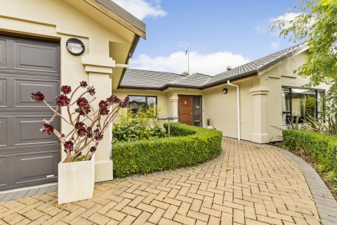 4 Gybe Place, Whitby, Porirua