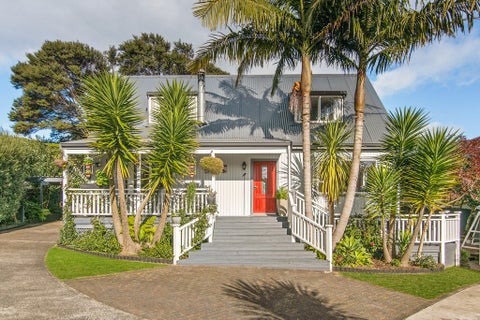8 Chrisarda Place, Red Hill, Papakura