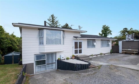 13 Pembroke Road West, Stratford, Stratford