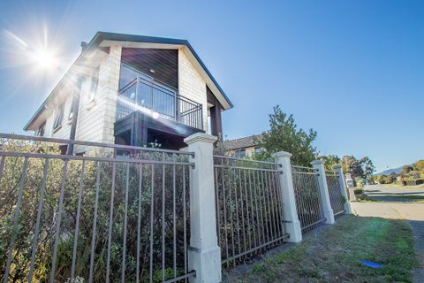 17 Bluewater Place, Paraparaumu