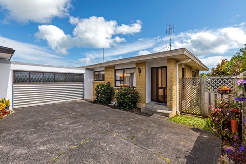 2/208 Centreway Road, Orewa, Orewa