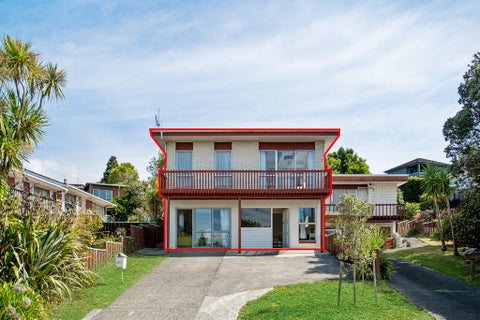 2/18 Girrahween Drive, Totara Vale, Auckland