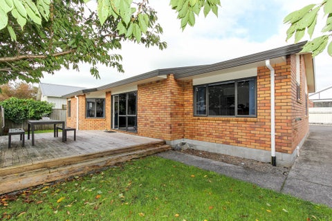2/213 Coronation Avenue, Welbourn, New Plymouth