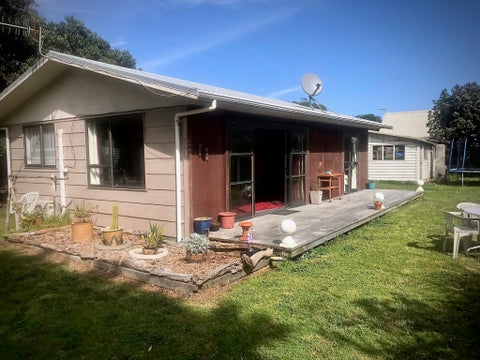 10 Nicholas Street, Te Horo Beach