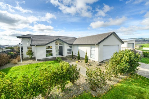 175 Pacific Drive, Fitzherbert, Palmerston North