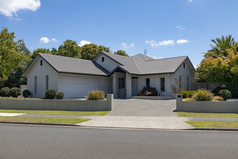 18 Saint James Drive, Huntington, Hamilton