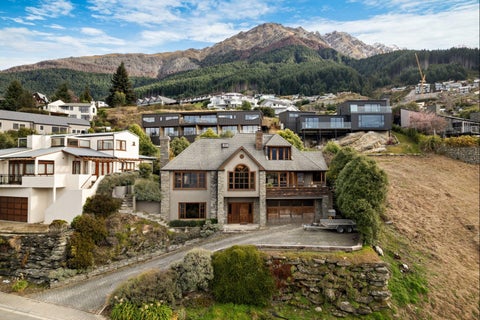 8 Aspen Grove, Fernhill, Queenstown