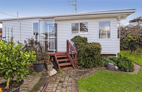 18 Roberts Road, Te Atatu South, Auckland