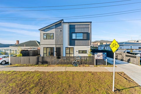 2/13 Rosebank Road, Papatoetoe, Auckland