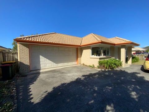 2/246 Cascades Road, Botany Downs, Auckland