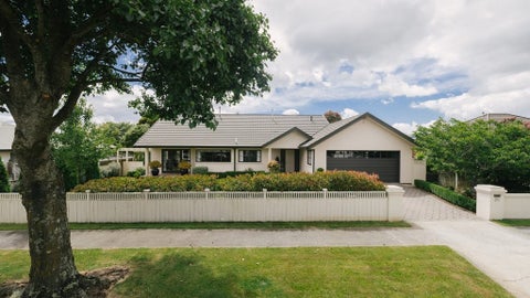 20 Abby Road, Fitzherbert, Palmerston North
