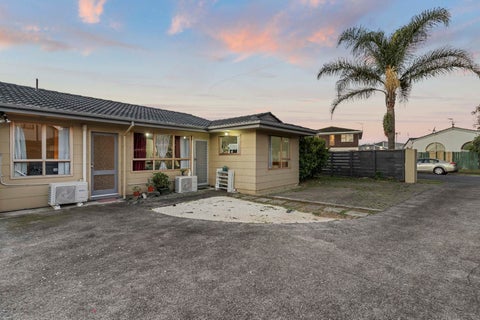 1/41 Challen Close, Conifer Grove, Takanini