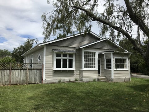 471A High Street South, Carterton