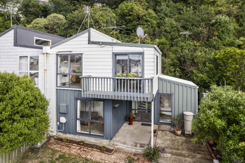 5A Kerr Grove, Johnsonville, Wellington