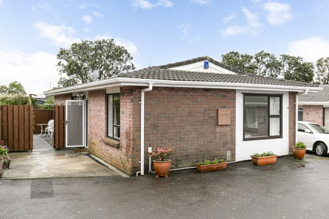 3/4 Stewart Drive, Newlands, Wellington