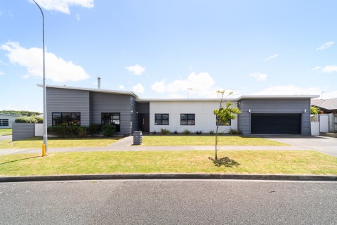 61 Peter Hall Drive, Kelvin Grove, Palmerston North