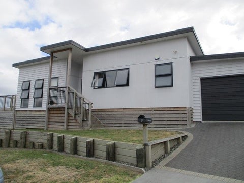 17 Rochfort Crescent, Pyes Pa, Tauranga