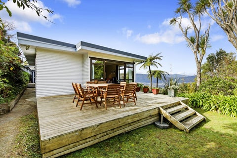 11 Poto Road, Normandale, Lower Hutt