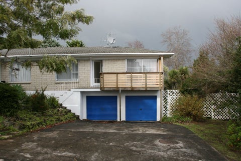2/4 Himalaya Drive, Half Moon Bay, Auckland