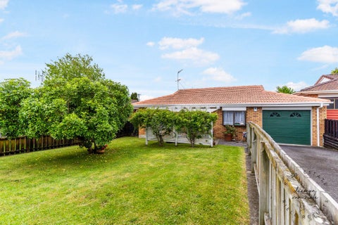 2/27 King Edward Avenue, Papakura, Auckland
