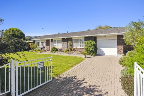 6 Paretai Grove, Waikanae