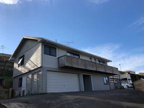 2/19 Lagoon Drive, Panmure, Auckland