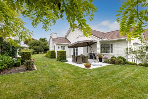 16 Shadbolt Drive, Leamington, Cambridge